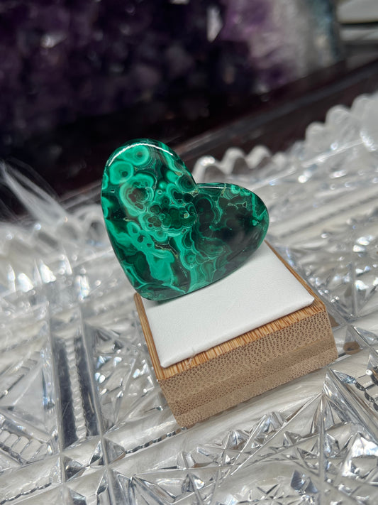 Malachite heart carving f