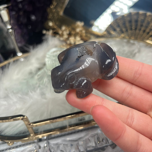 Druze agate frog carving #B