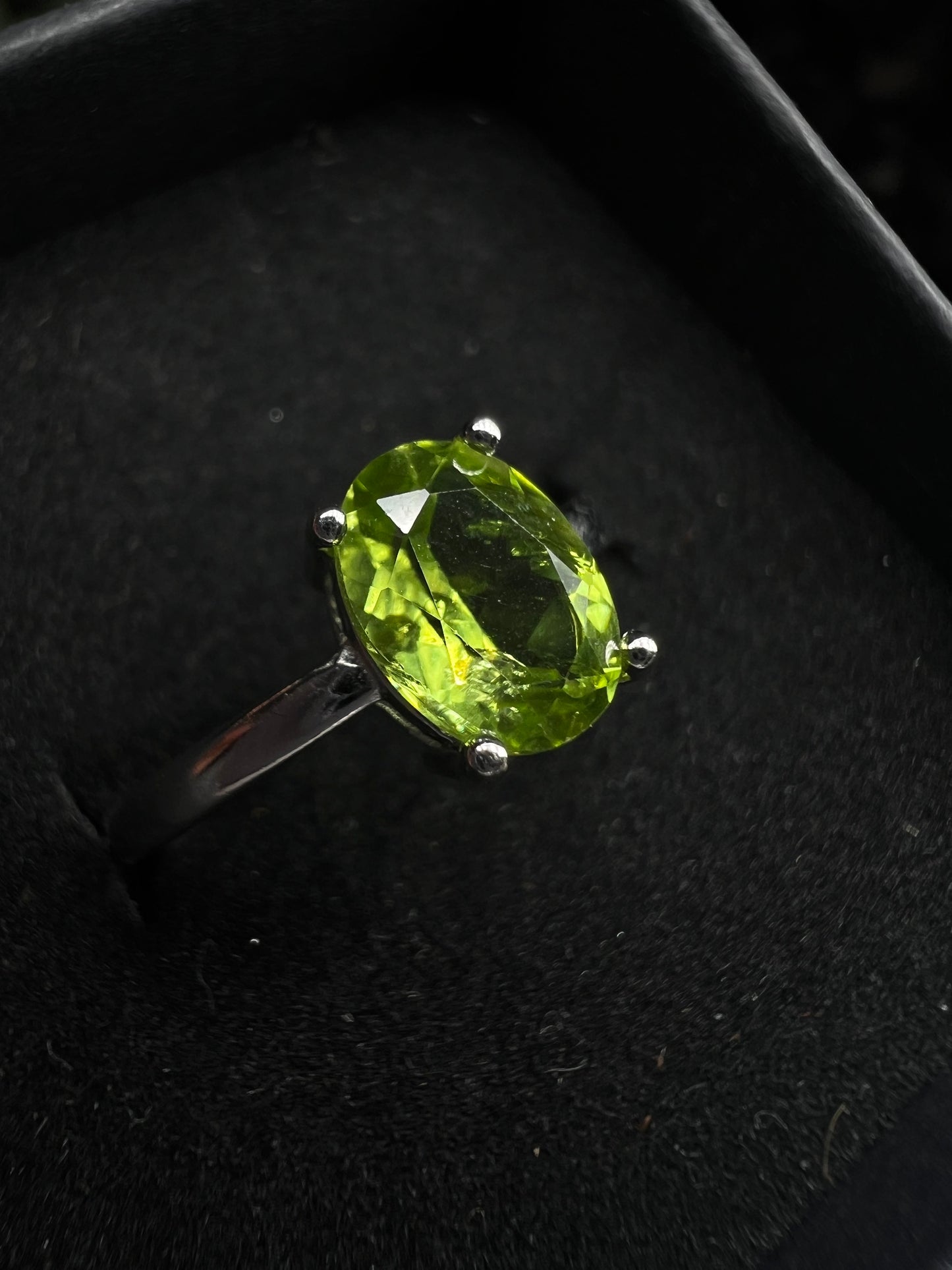 Faceted Peridot adjustable size 925silver ring