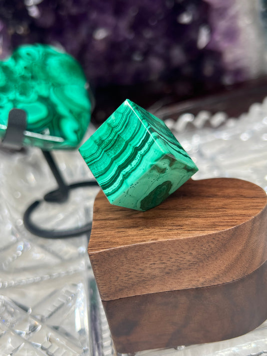 Malachite cube carving