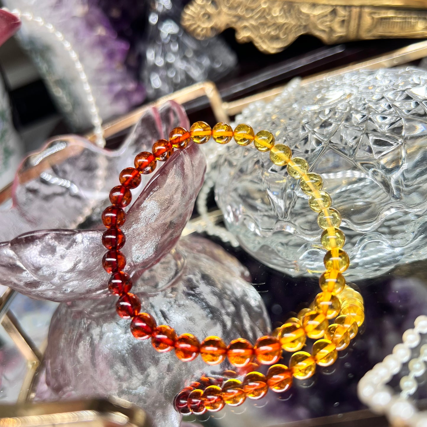 Ombré Amber uv reactive beaded bracelet - 5.7mm