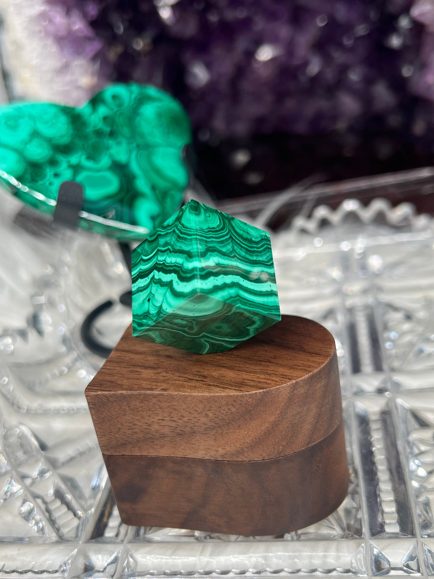 Malachite cube carving