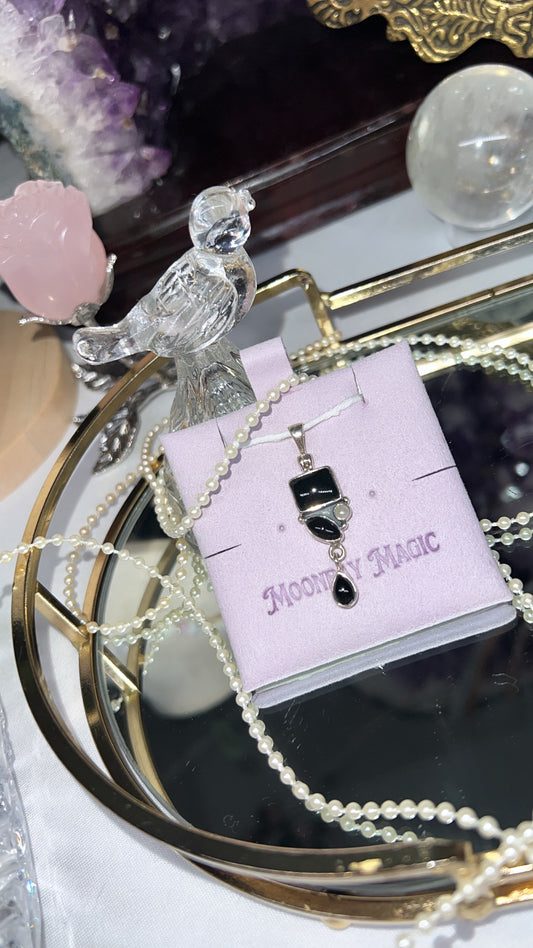 Black onyx three detail with natural pearl detailed pendant from 📍India & China - 925silver