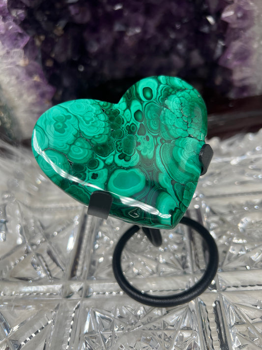 Malachite heart #A with black Matt stand included