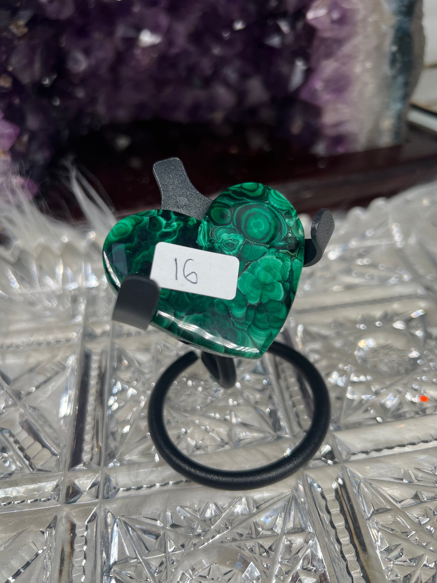 Malachite heart carving e