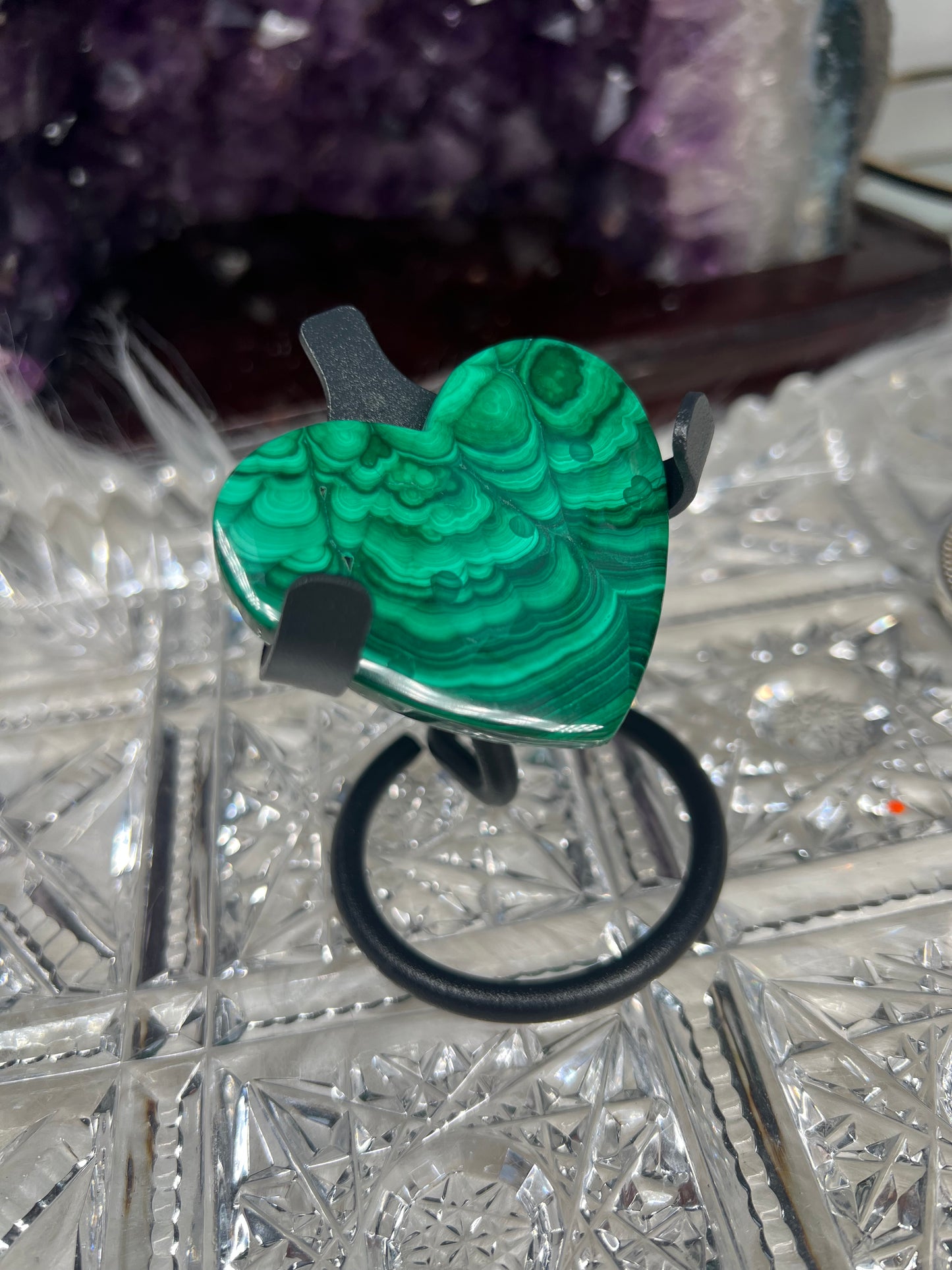 Malachite heart carving d