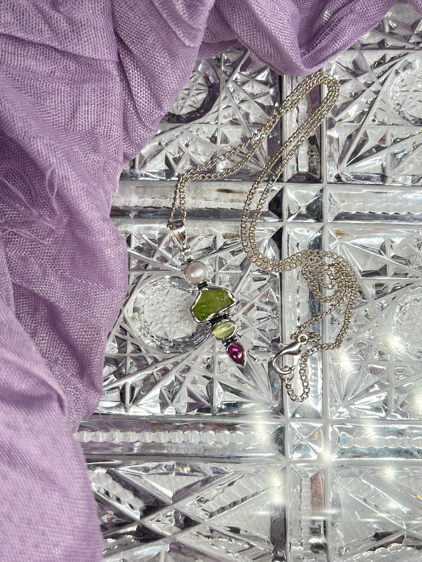 Fresh water pearl, Peridot & Purple Rhodolite Garnet crystal pendant from 📍India & china - 925silver