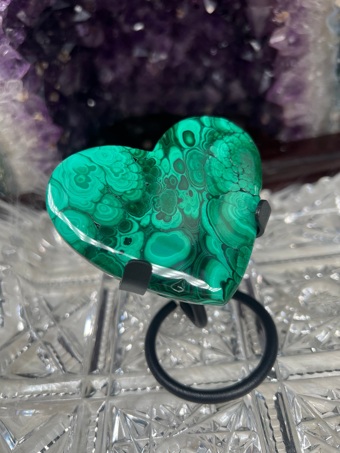 Malachite heart #A with black Matt stand included