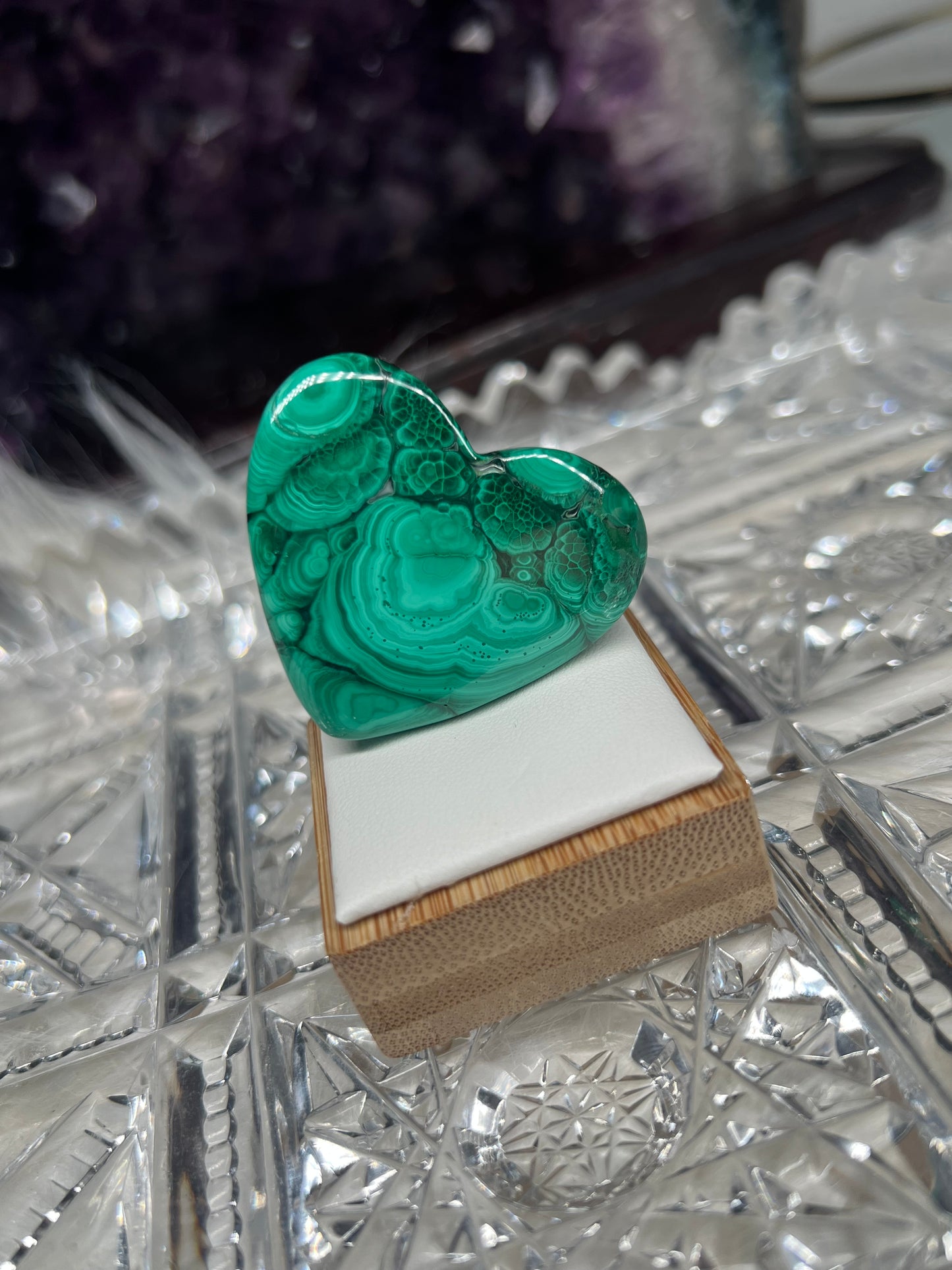 Malachite heart carving e