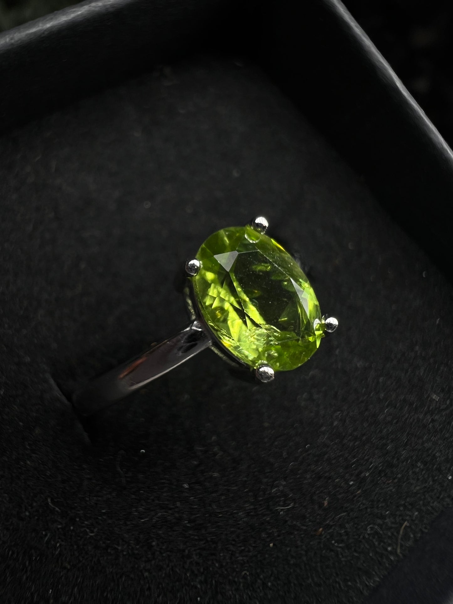 Faceted Peridot adjustable size 925silver ring