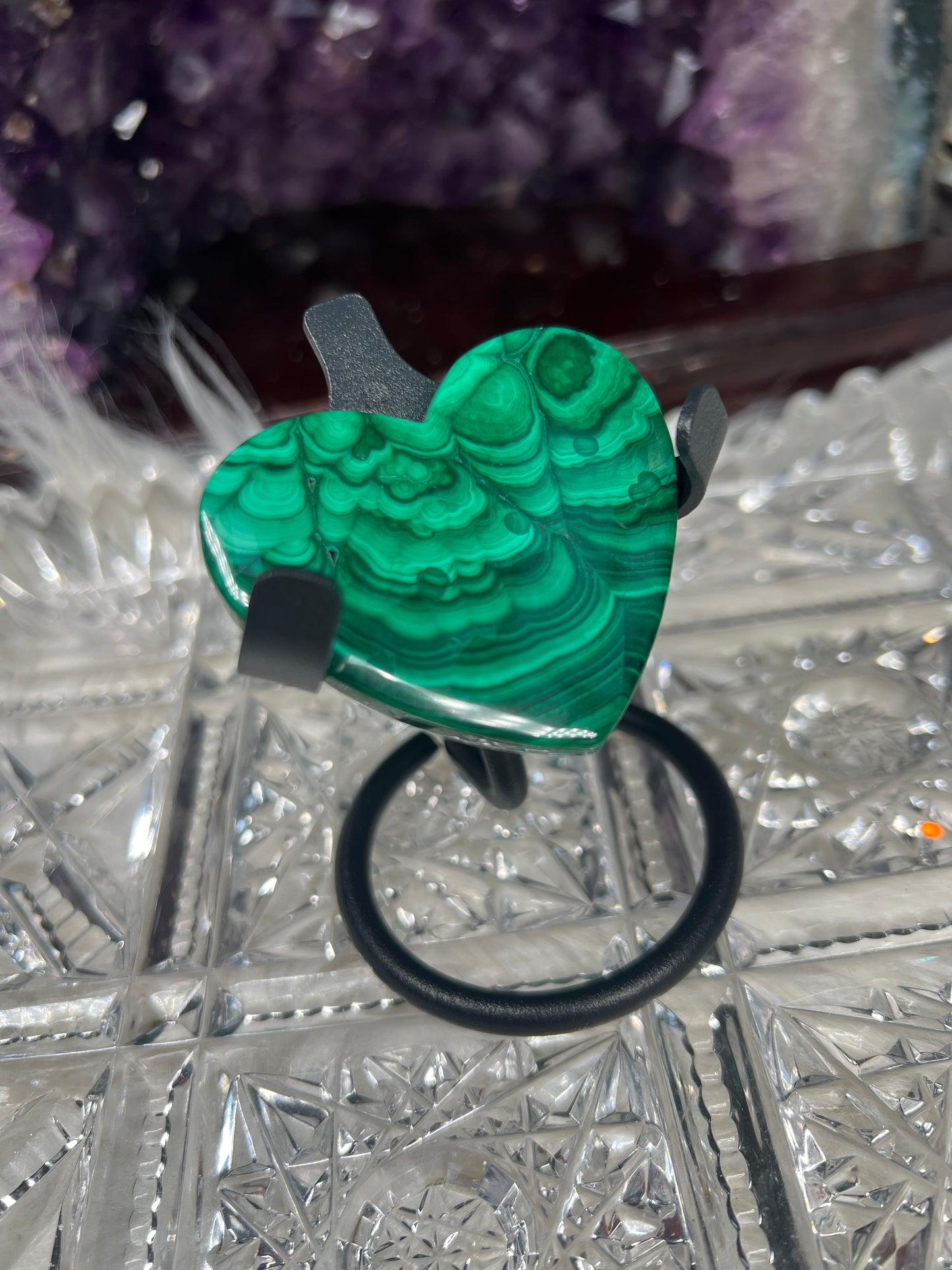 Malachite heart carving d