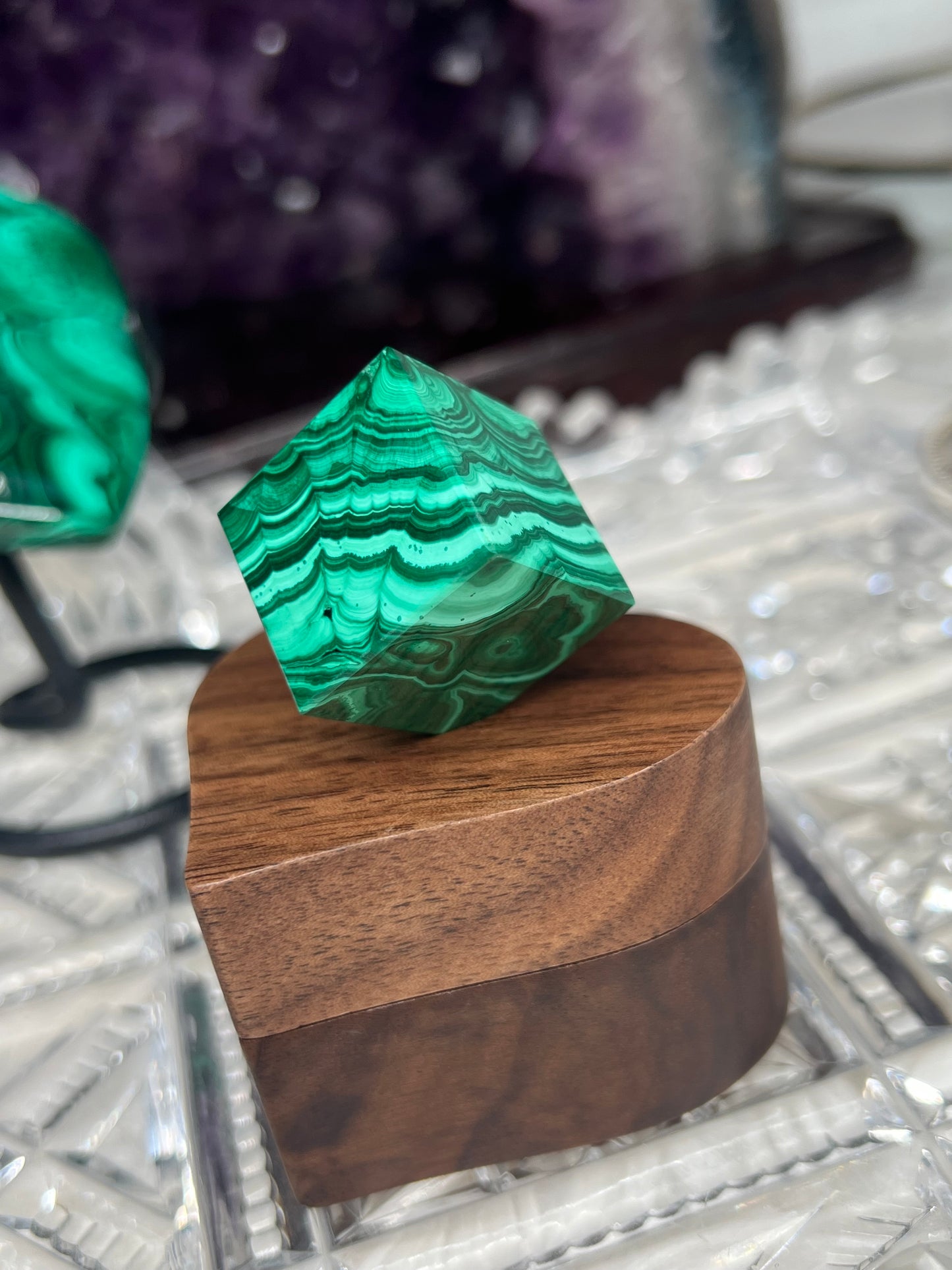 Malachite cube carving