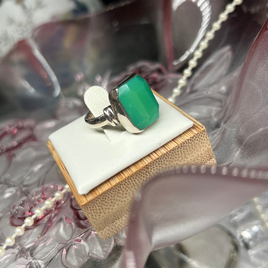 Chrysopraise faceted crystal ring from 📍Brazil - 925silver - size 6