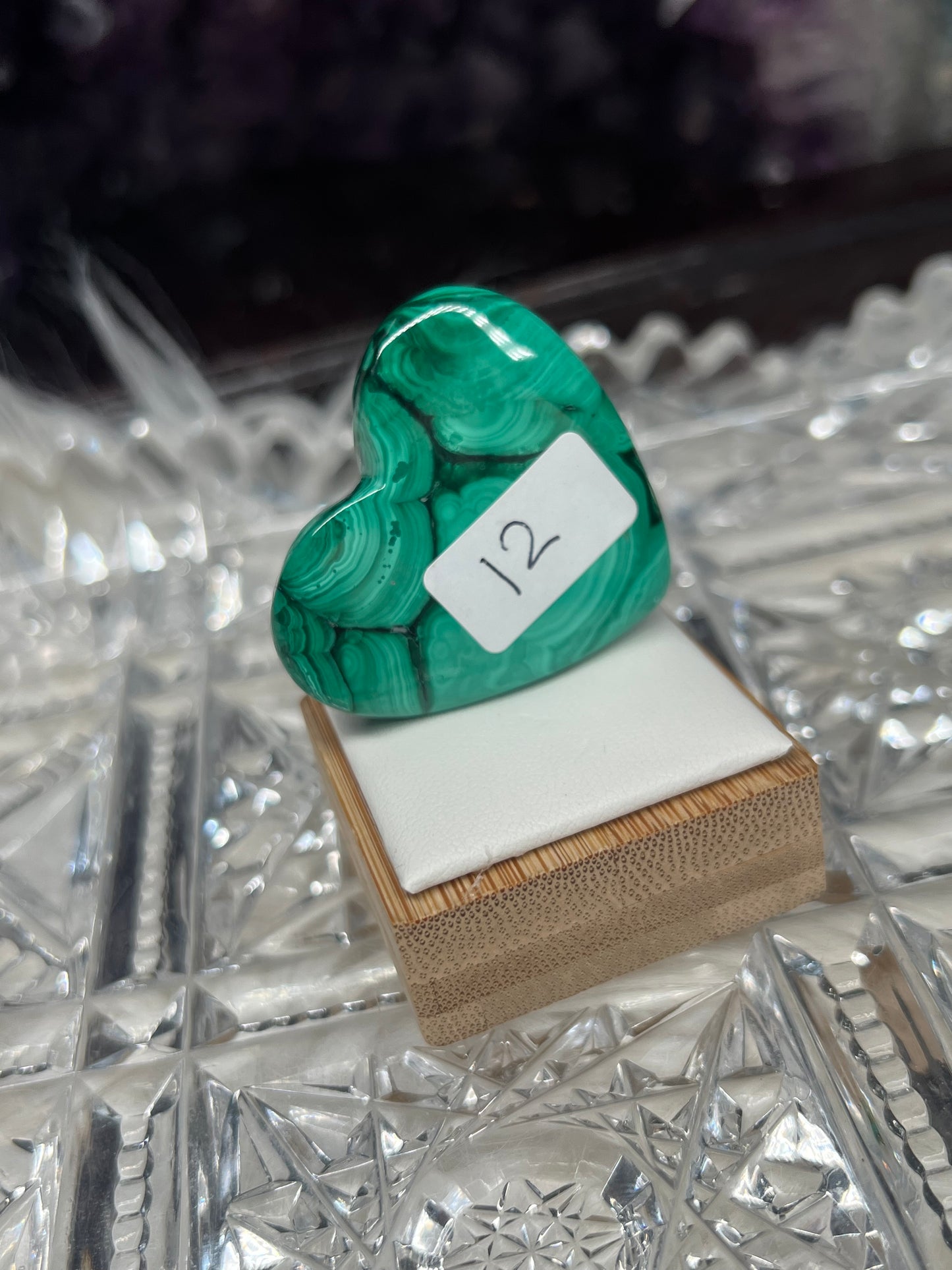 Malachite heart carving e