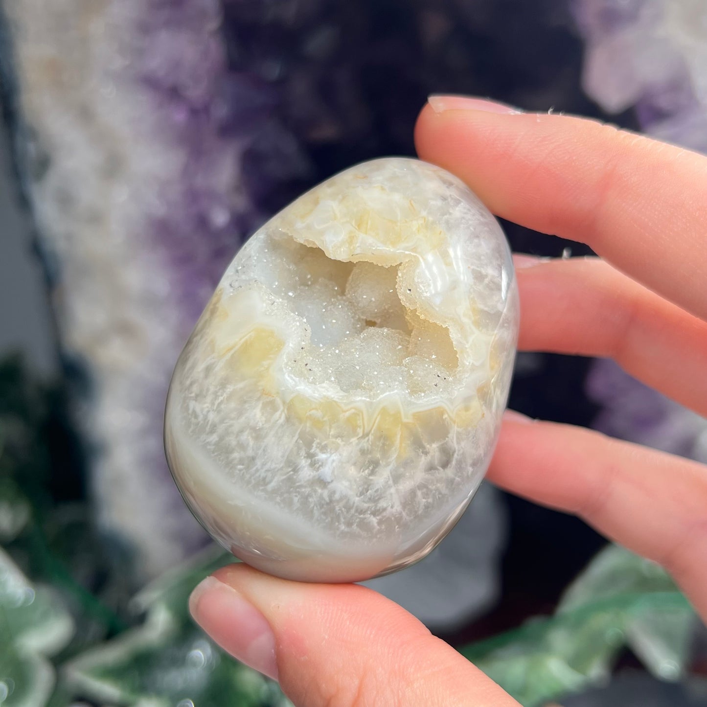 Druze agate egg with lemon colour bubble druze