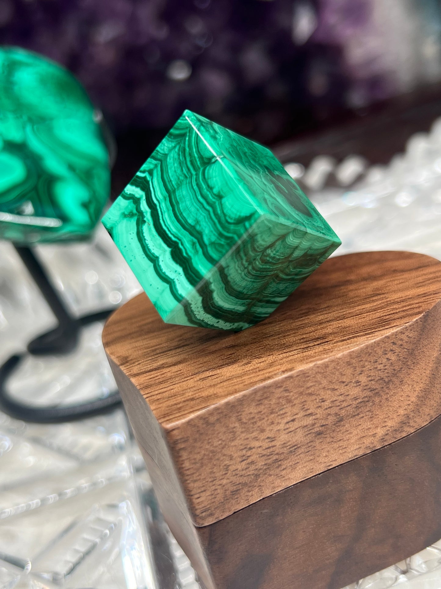 Malachite cube carving