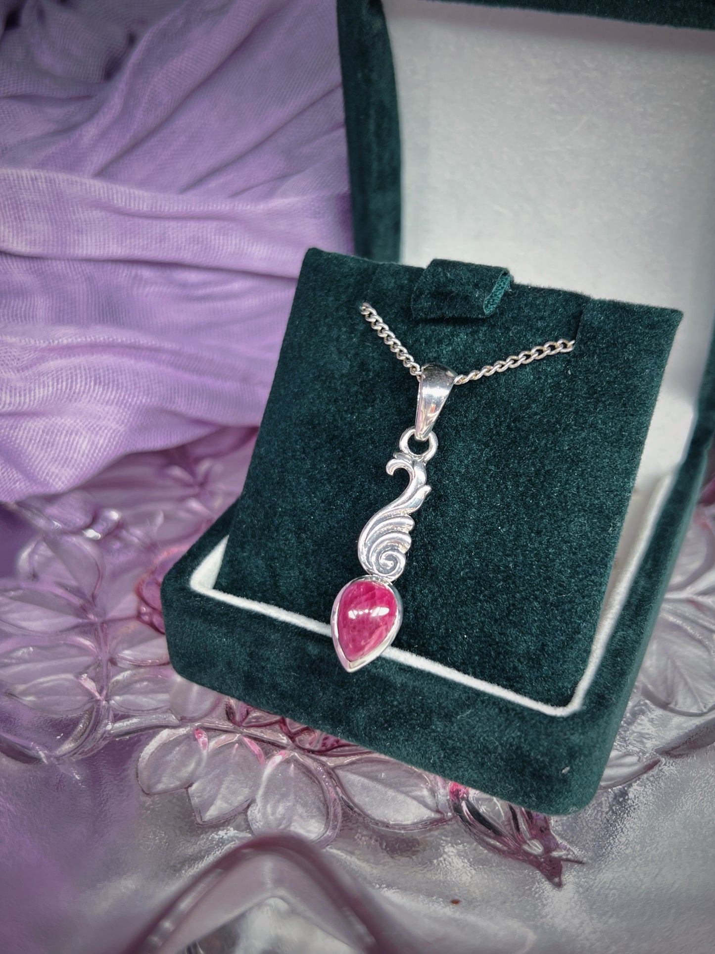Ruby teardrop Celtic vintage style Natural UV reactive crystal pendant from 📍India - 925silver