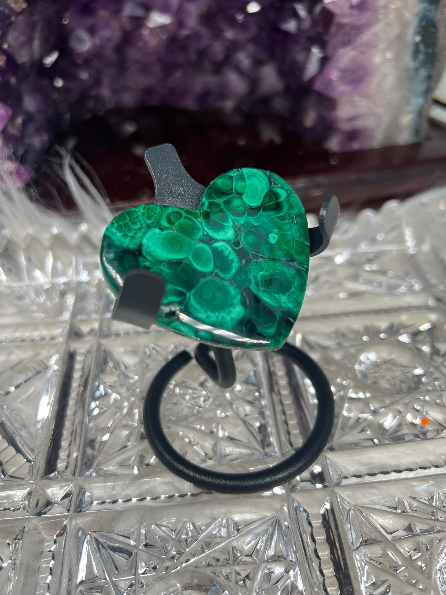 Malachite heart carving e