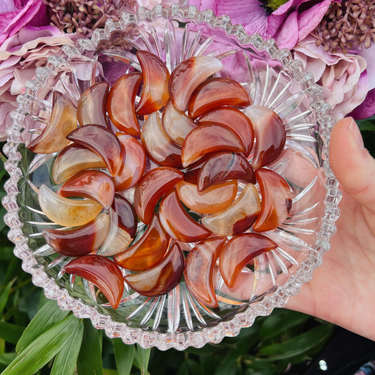 Carnelian mini moon carving